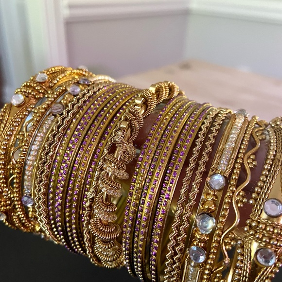 Beautiful side of bangles - Like New!!! - Picture 3 of 5